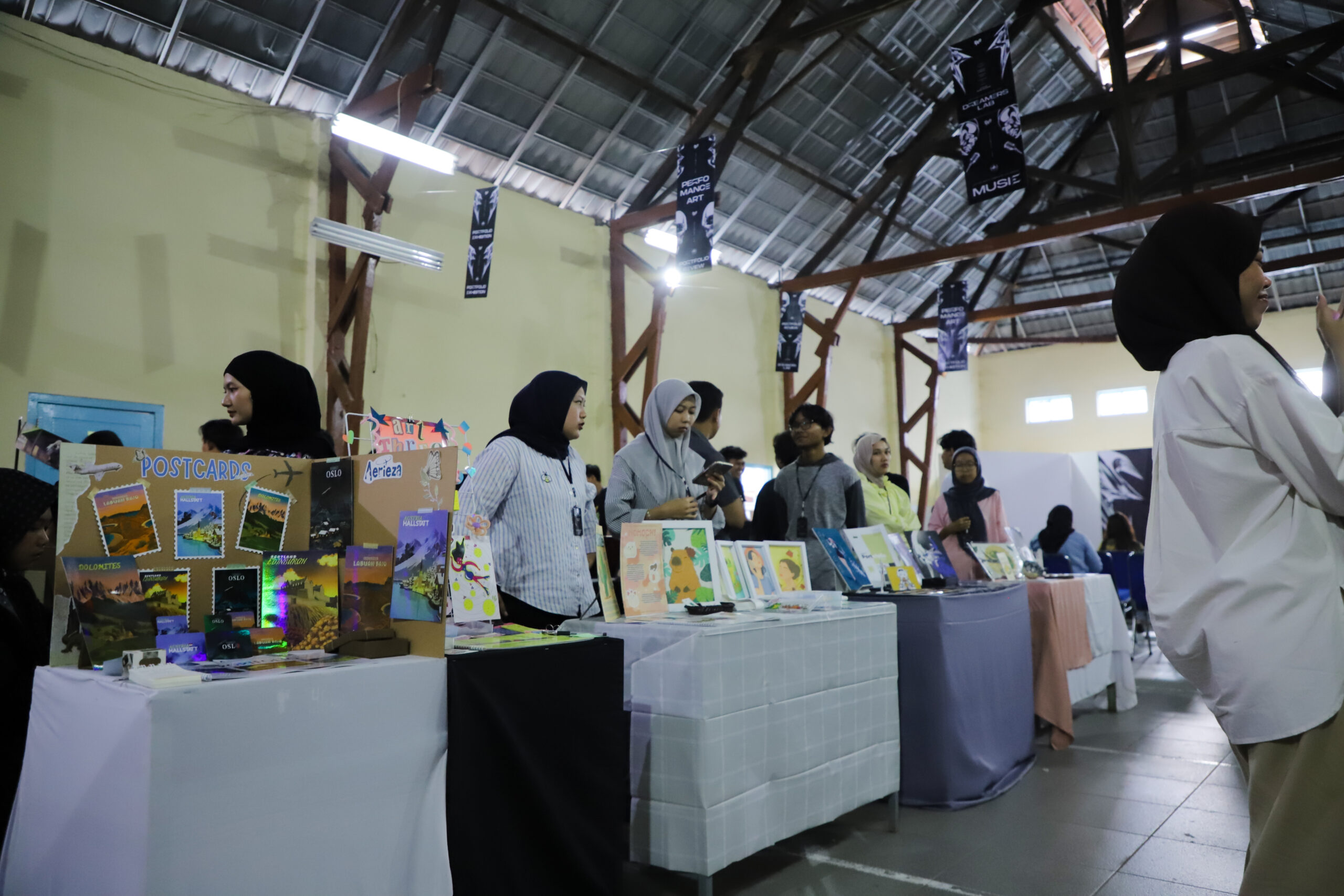 Read more about the article MAHASISWA DKV UNIKU UNJUK CAPAIAN PEMBELAJARAN LEWAT PAMERAN PORTOFOLIO BERTAJUK ‘DREAMERS LAB’