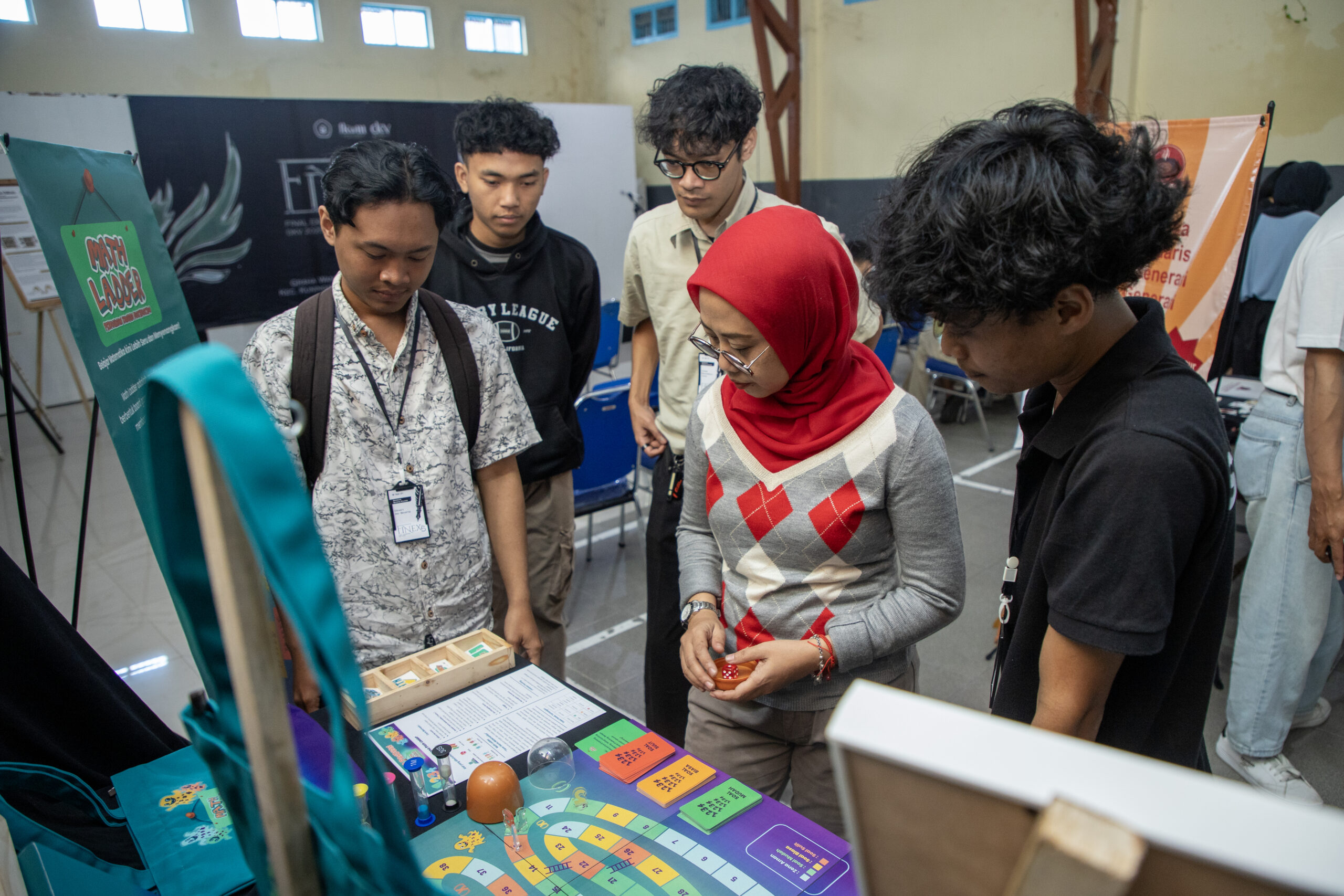 Read more about the article 40 CALON ALUMNI DKV UNIKU SUKSES GELAR PAMERAN TUGAS AKHIR FINEX CHAPTER 5