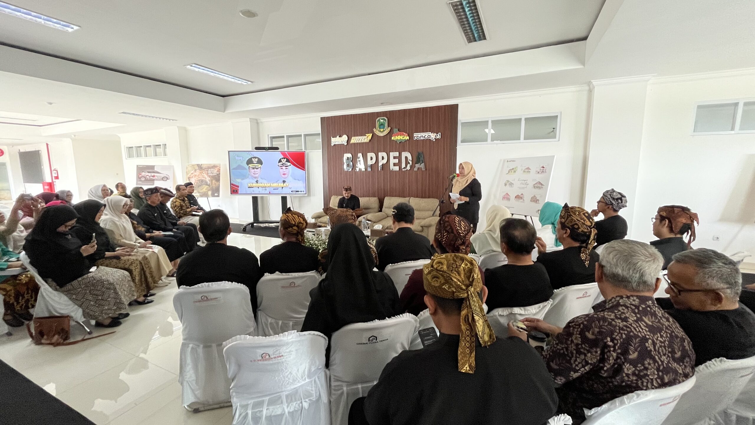 Read more about the article DKV UNIKU TAMPILKAN KARYA INOVATIF DI GELAR INOVASI ‘RANCAGE’ 2025
