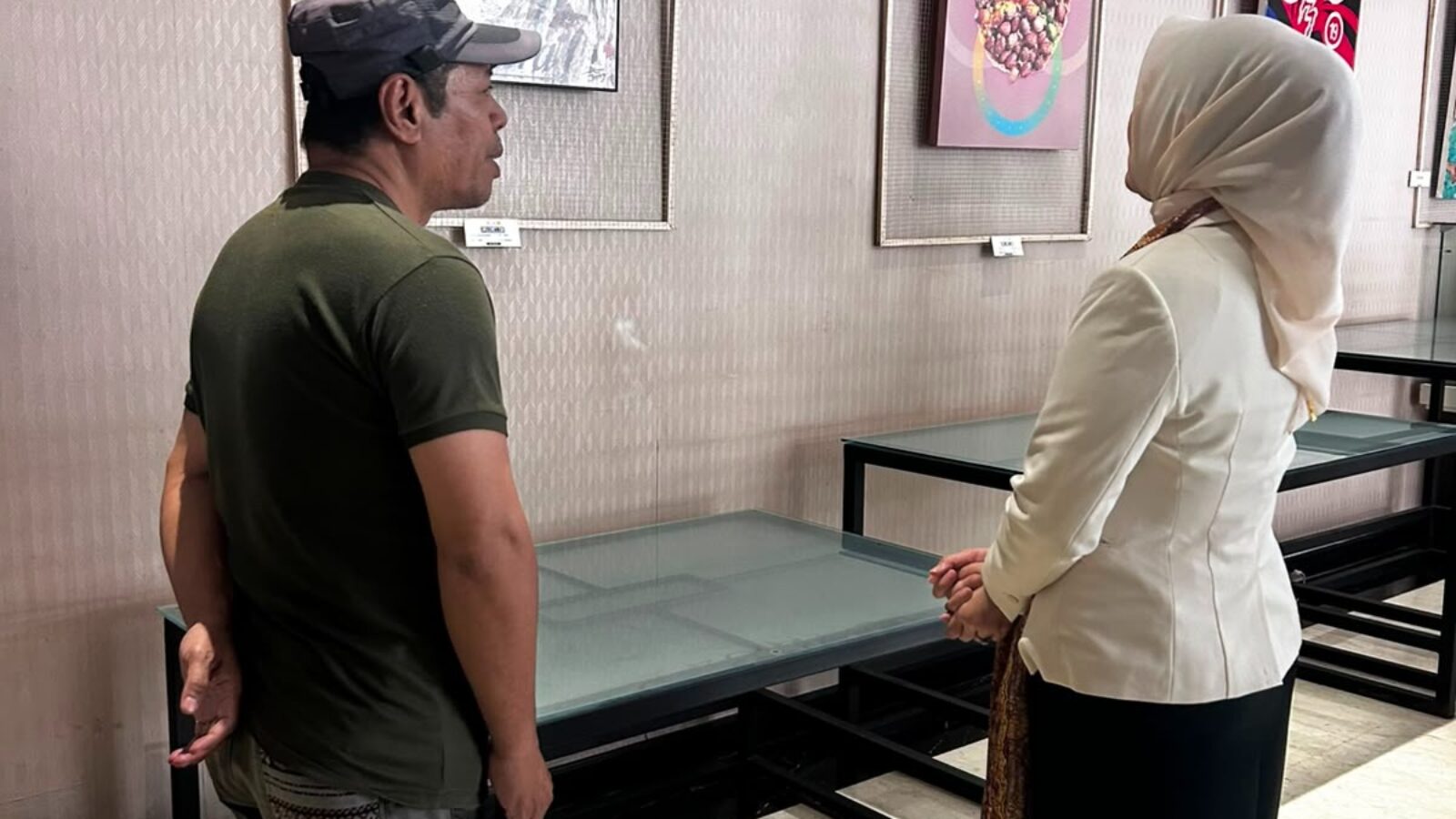 DUA DOSEN DKV UNIKU PAMERKAN KARYA PADA PAMERAN SENI NASIONAL “PERTEMUAN RUANG WAKTU” DI DE PAVILJOEN BANDUNG